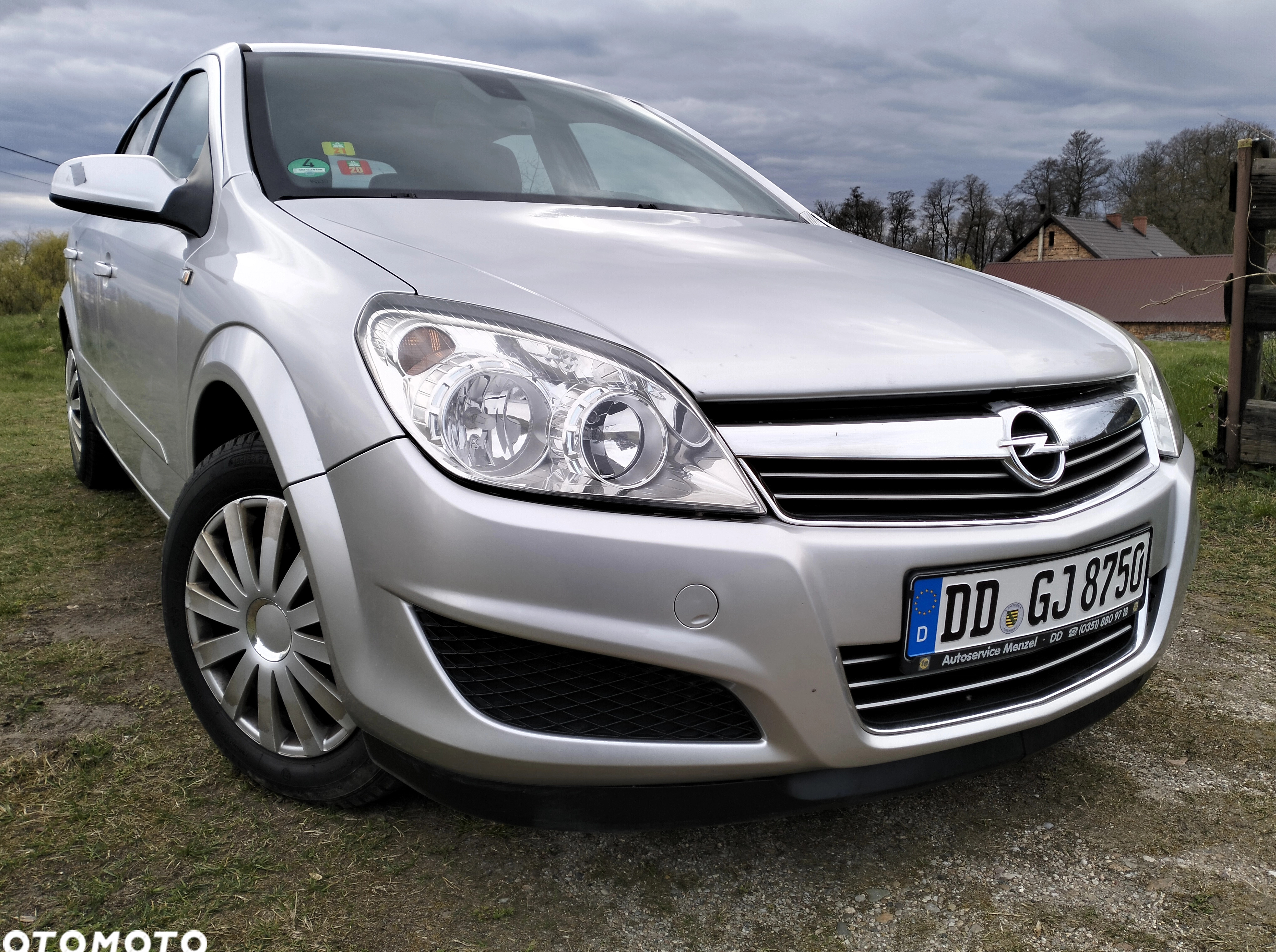 Opel Astra cena 8999 przebieg: 203100, rok produkcji 2008 z Chojnów małe 742